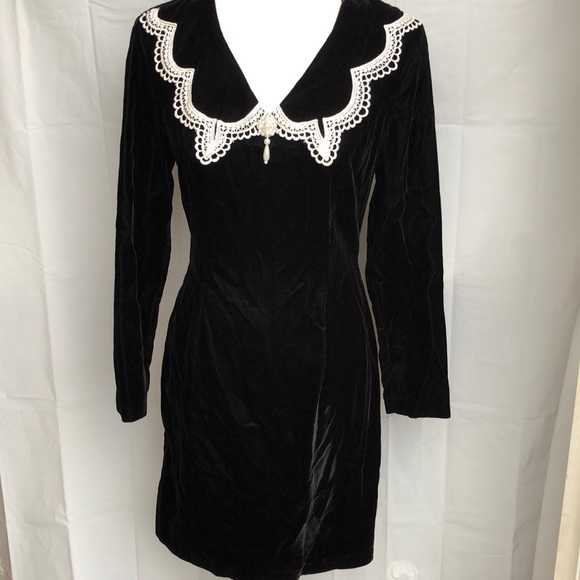 Gunne Sax Dresses & Skirts - Gunne Sax vintage velvet long sleeve dress size M